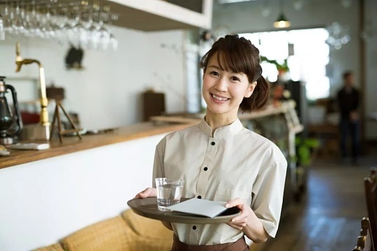 为什么要讨好正常的服务人员我们愿意好好对待正常的服务人员，本质上不是“讨好”，而