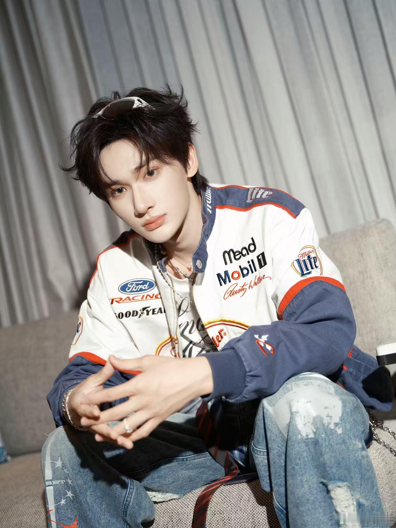 余宇涵唱了TFBOYS的幸运符号余宇涵如果是我舞台 谁能不心动这场双曲舞台，慢歌