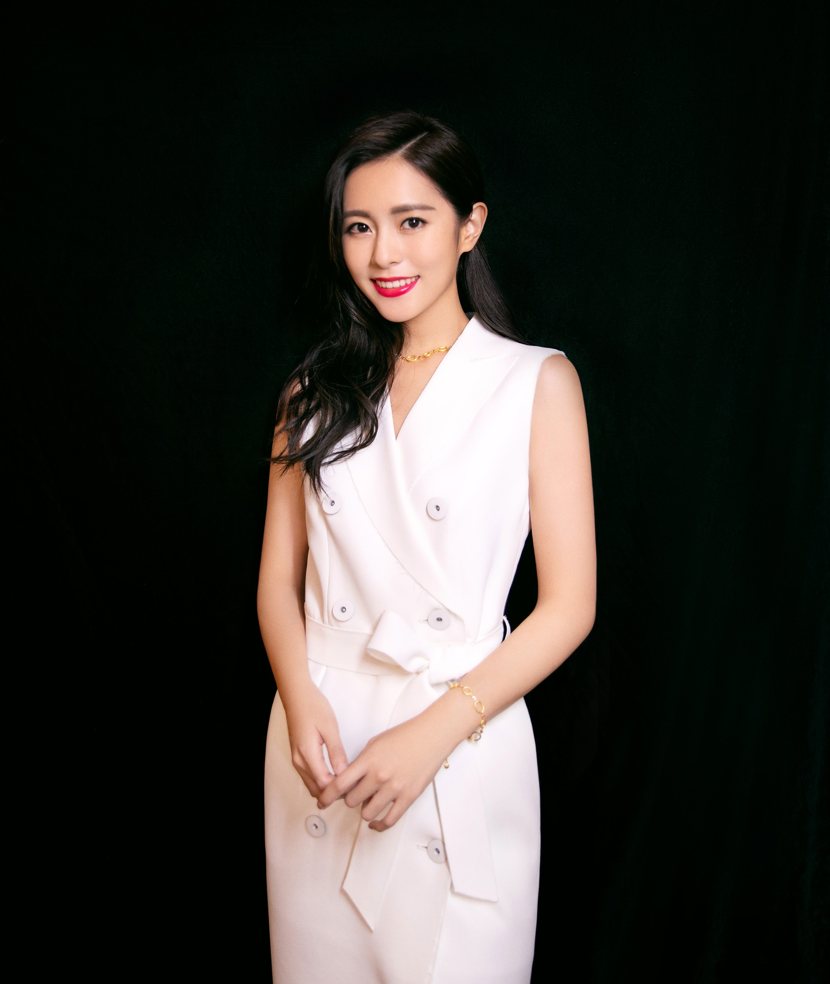 任容萱分手 从恋爱综艺清醒拒CP到如今体面断舍离，她从不勉强感情，面对提问直言不