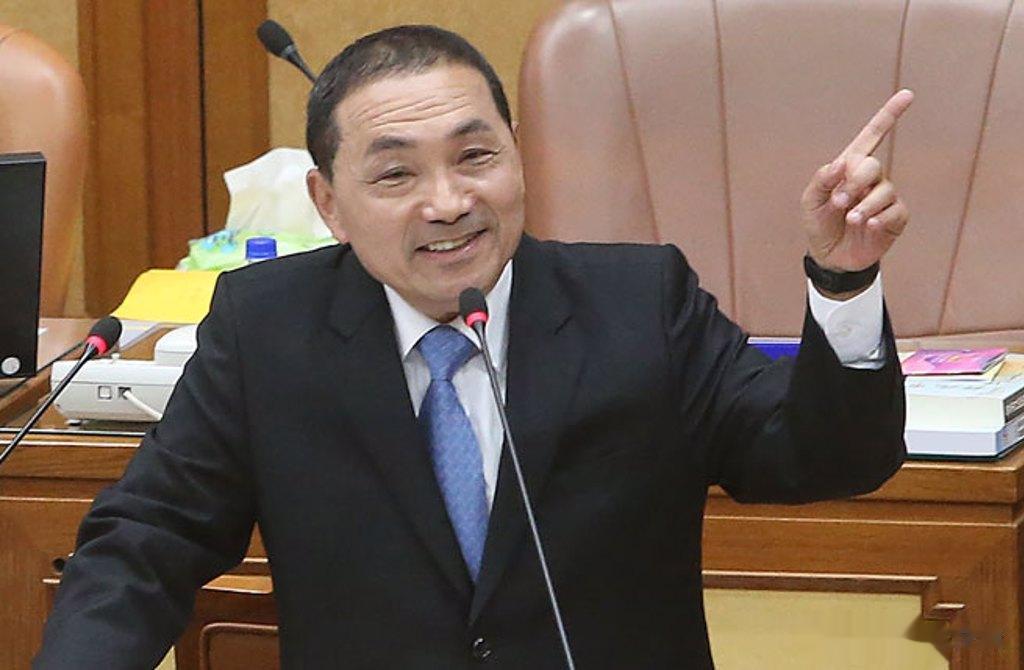 由于国民党将在5月17号“征召”。侯友宜现在面对媒体也是开始讲话了，在被问及两岸