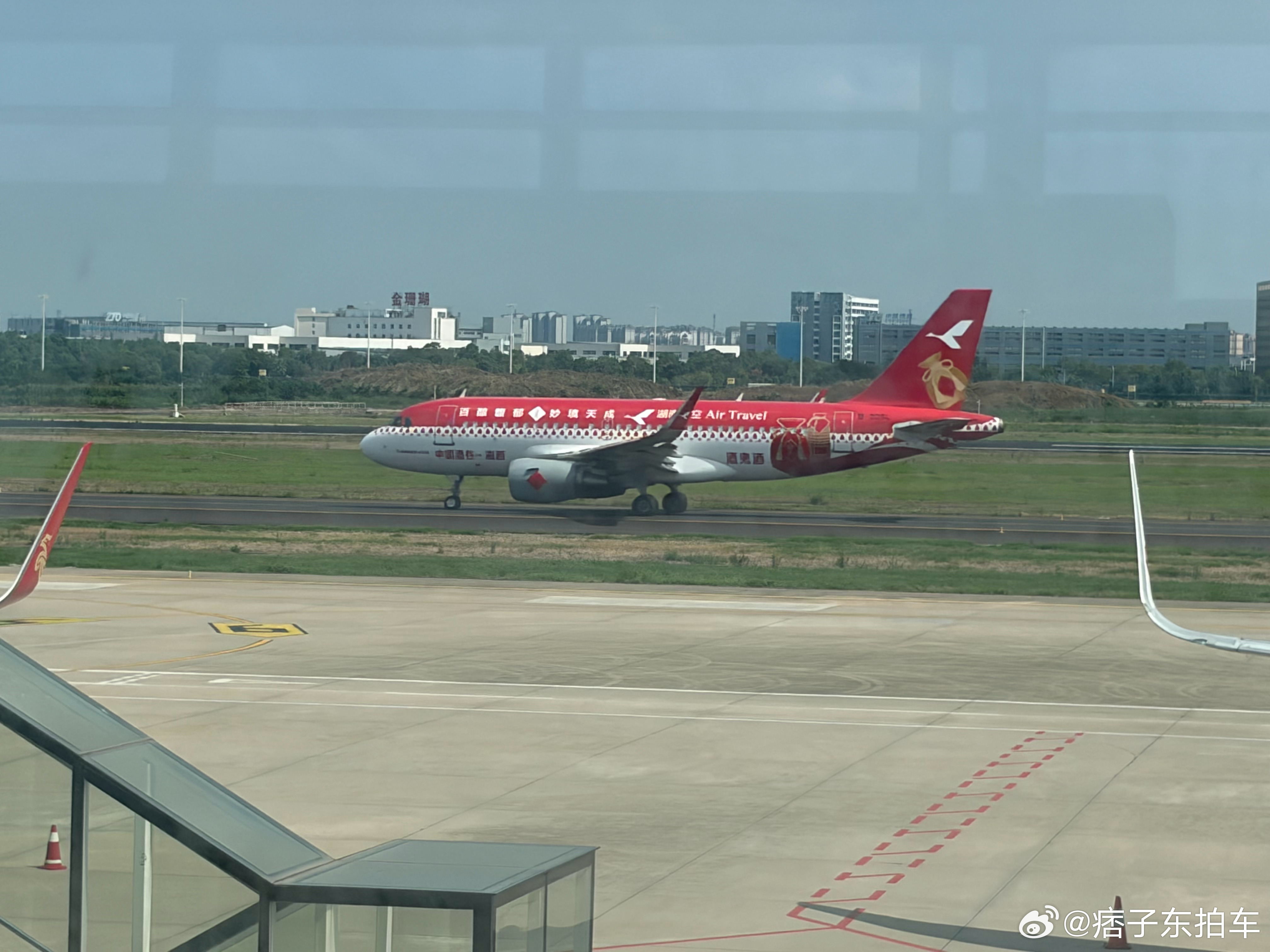 湖南航空这是什么涂装...不愧是红土航空[允悲] ​​​