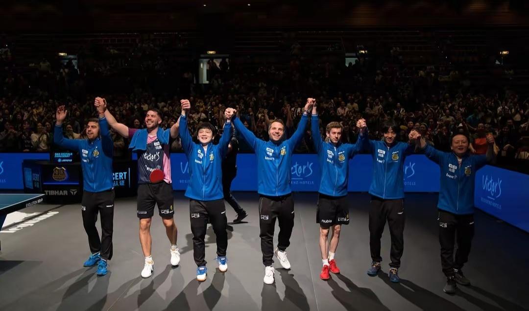 复刻C罗庆祝+15分钟速胜！樊振东欧冠首秀横扫对手 与队友拉手谢场乒乓球樊振东 