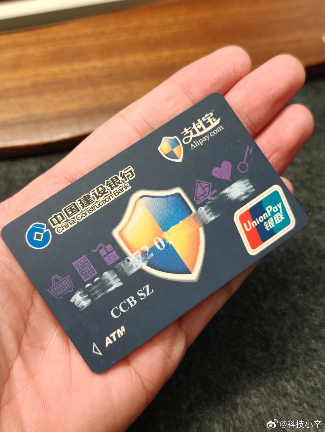翻出个老古董。还有人记得支付宝的这款LOGO吗？有点年头了，应该是当年开淘宝店的