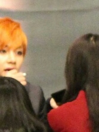 【twi】2014年在签售会上的金泰亨粉丝，在11年后作为设计师与他合影 ​​​