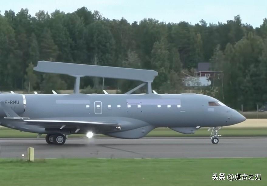 纳闷了，乌克兰自从被特朗普“抛弃”之后，乌克兰越打仗反而装备越来越先进了，首架预