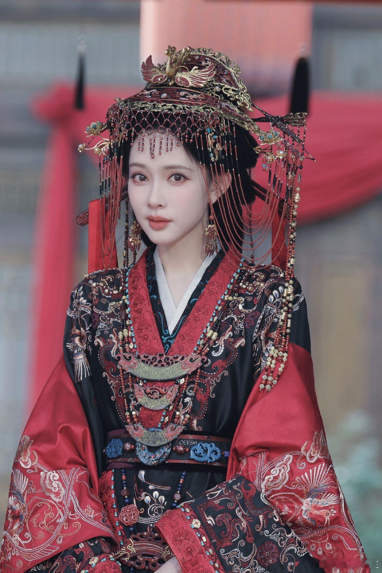 孟子义沈妙婚服 孟子义这身红嫁衣太有故事感了！不是傻白甜，而是历经权谋后掌控命运