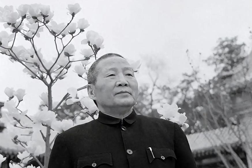 1942年，由周恩来直接领导的隐蔽战线战士王少春以“参议”身份，携带电台抵达雅安