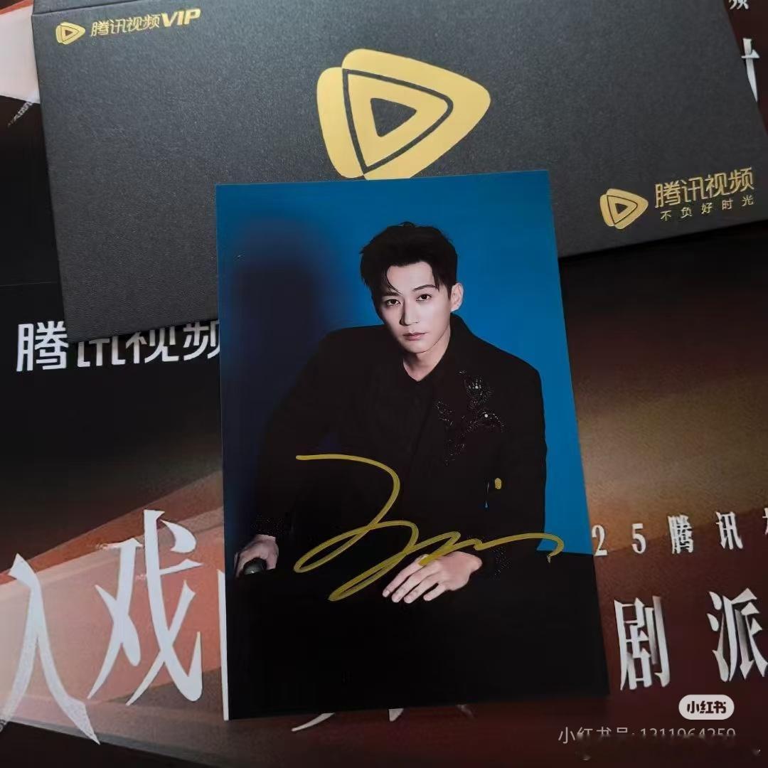 刘学义 宋祖儿 谭松韵 孙千，等明星鹅剧派对亲签照，你们觉得谁写的字最好认？ ​