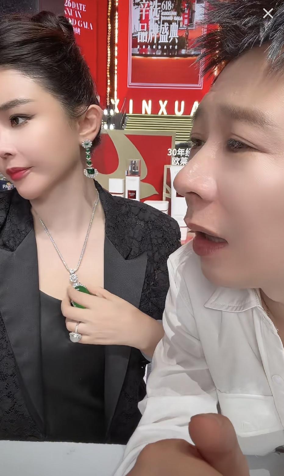 都是男人女人搭配，初瑞雪和陈先生没有任何的那种越界感受，就正常的工作配合。
不像