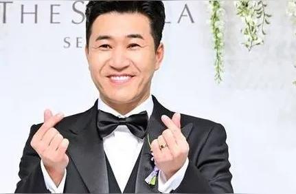 45岁金钟旼大婚，韩娱半壁江山都来贺！他到底啥来头？
家人们呐，4月这韩国娱乐圈