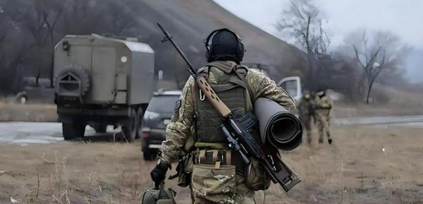 英国首相一句话，直接扔向了全世界。他说，中国，是世界三大强国之一。这话不是私下说