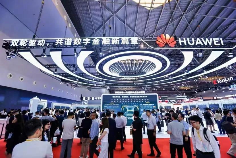 在中国国际金融展上，华为擎云C5以其高安全性受到了很大的关注。

大家都知道，在