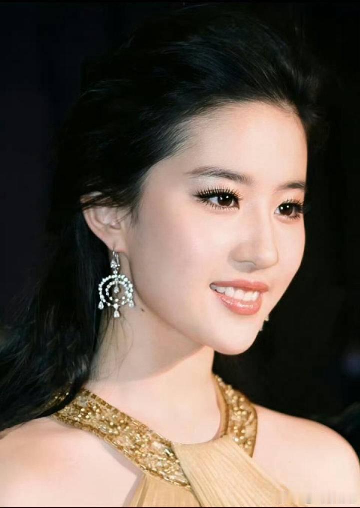 刘亦菲想做什么就去做刘亦菲挫折是人生常态被刘亦菲狠狠治愈！允许难过，但步履不停，