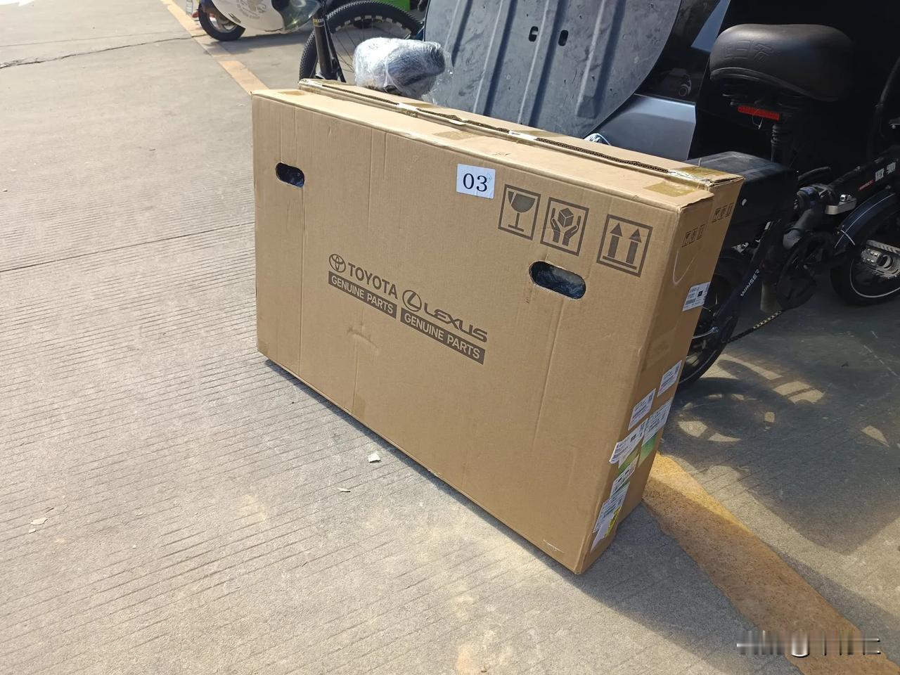 给客户订的双层玻璃
RAV4荣放
可能很多人都不知道，在丰田的定价体系里，双层玻