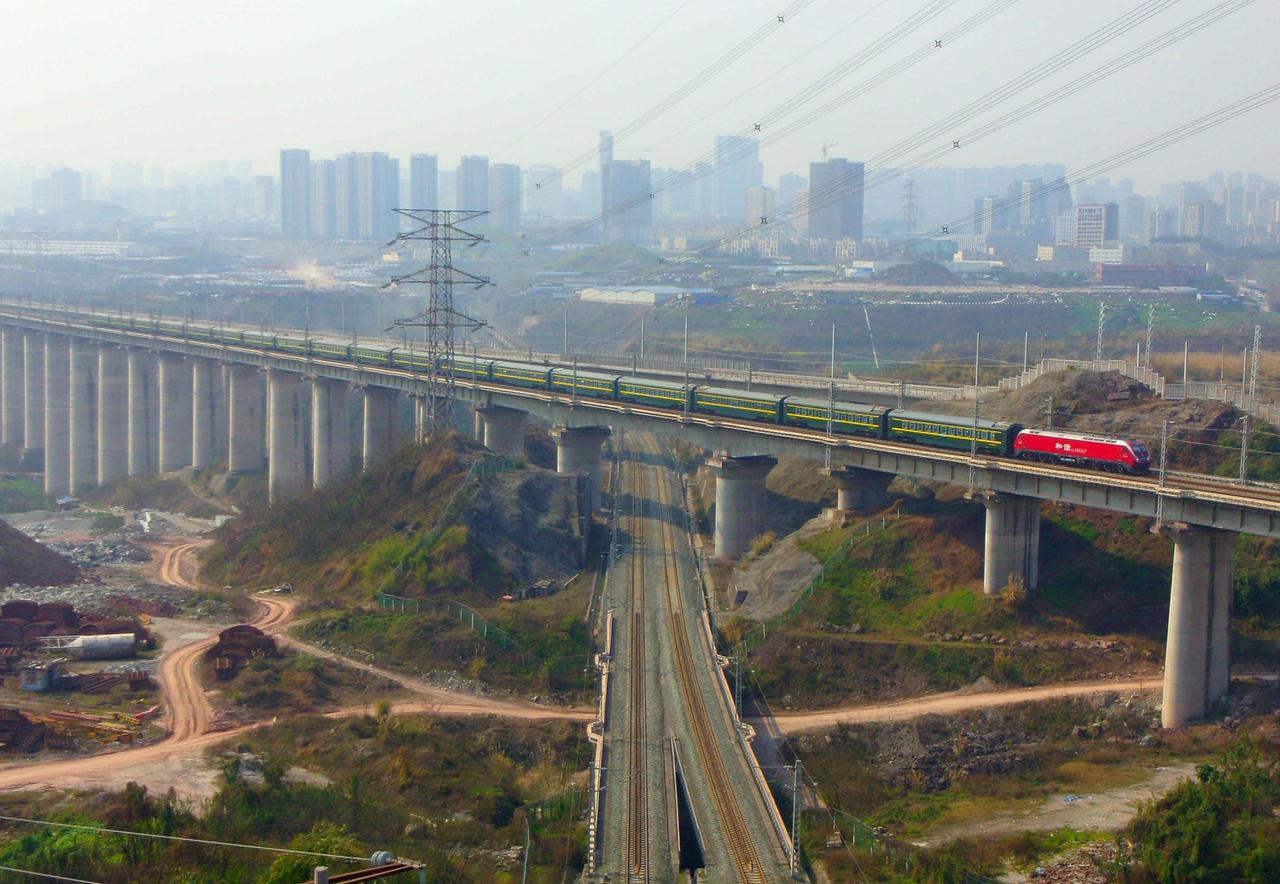十年前拍摄的重庆北开往上海南的Z258次列车，这是运行在沪蓉线上，沪蓉线重庆北到