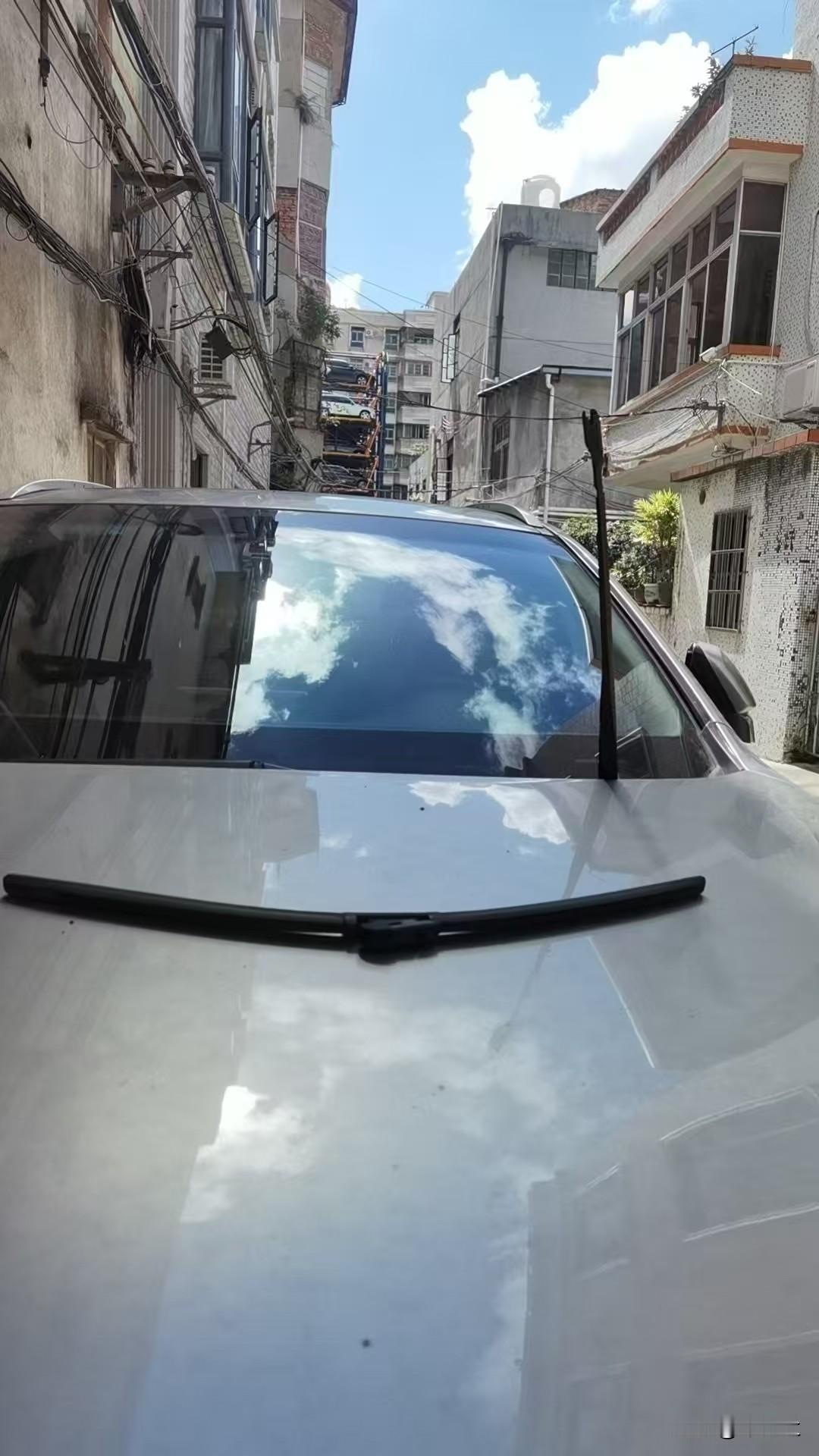 豪华品牌
换雨刮片都那么吓人
雷克萨斯NX
换一对雨刮片，4S报价529[泪奔]
