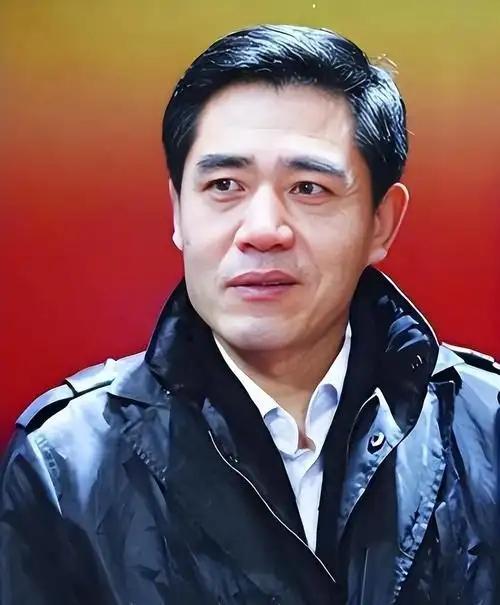 主持人曾问陈宝国：“你拍戏那么赚钱，能不能借我点钱花。” 而陈宝国的话却引得全场