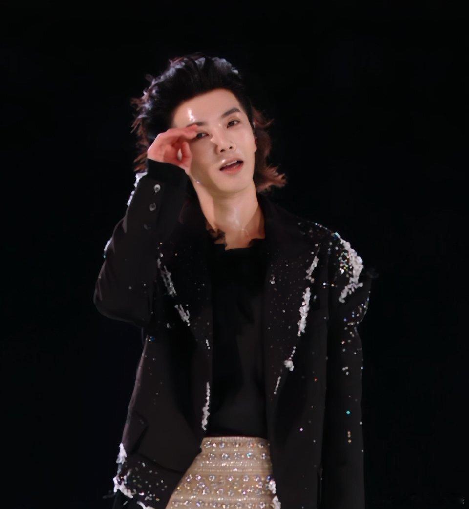 #华晨宇舞台已经NextLevel了#华晨宇在芒果夜的这次表现谁看了不被震撼到啊