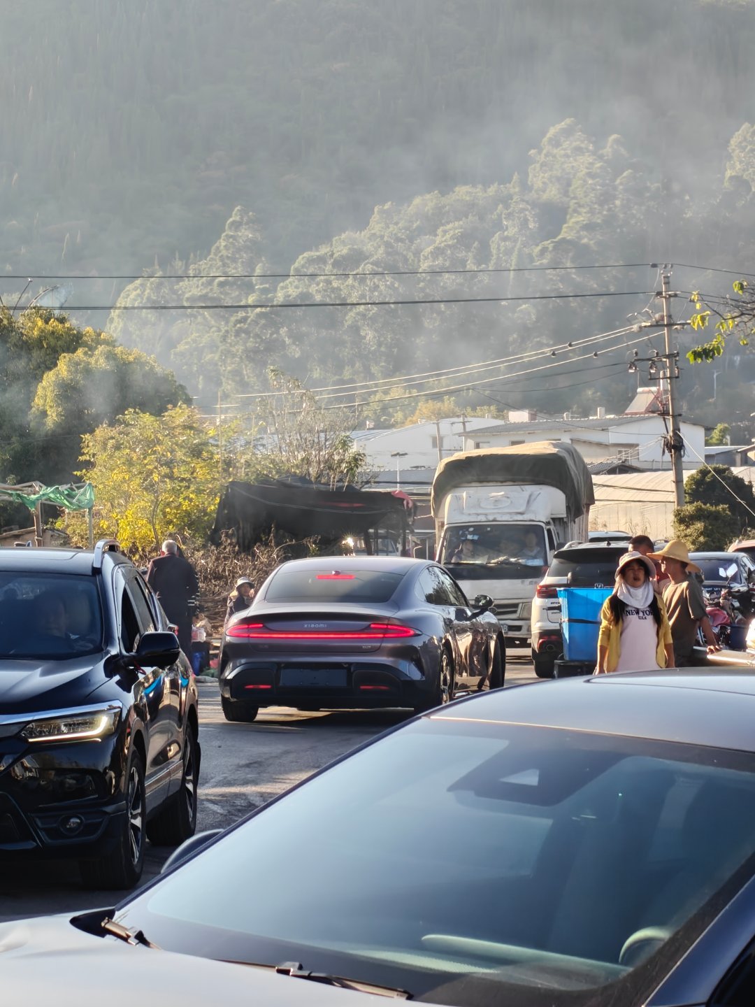 一大票车里面还是小米的好看。 