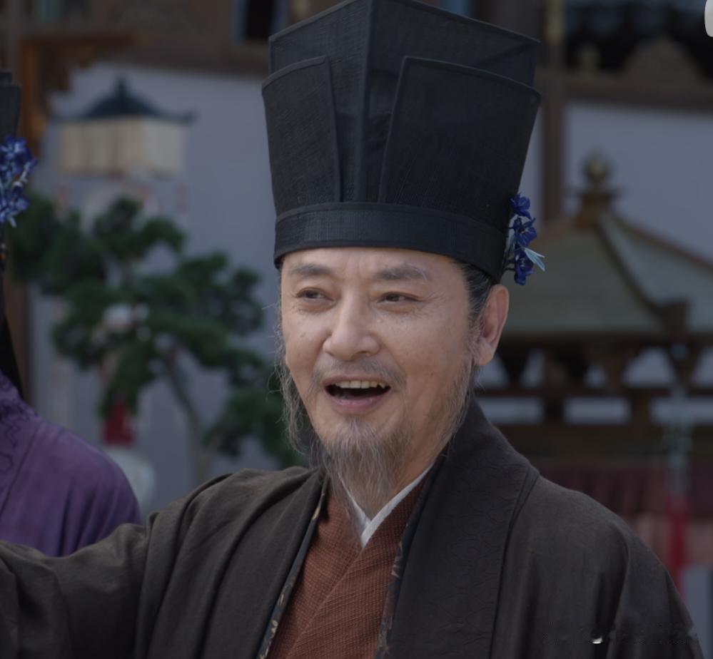 66岁的侯长荣，凭一张脸“搅黄”了《兰香如故》的剧情——满头银须簪花出场，弹幕全