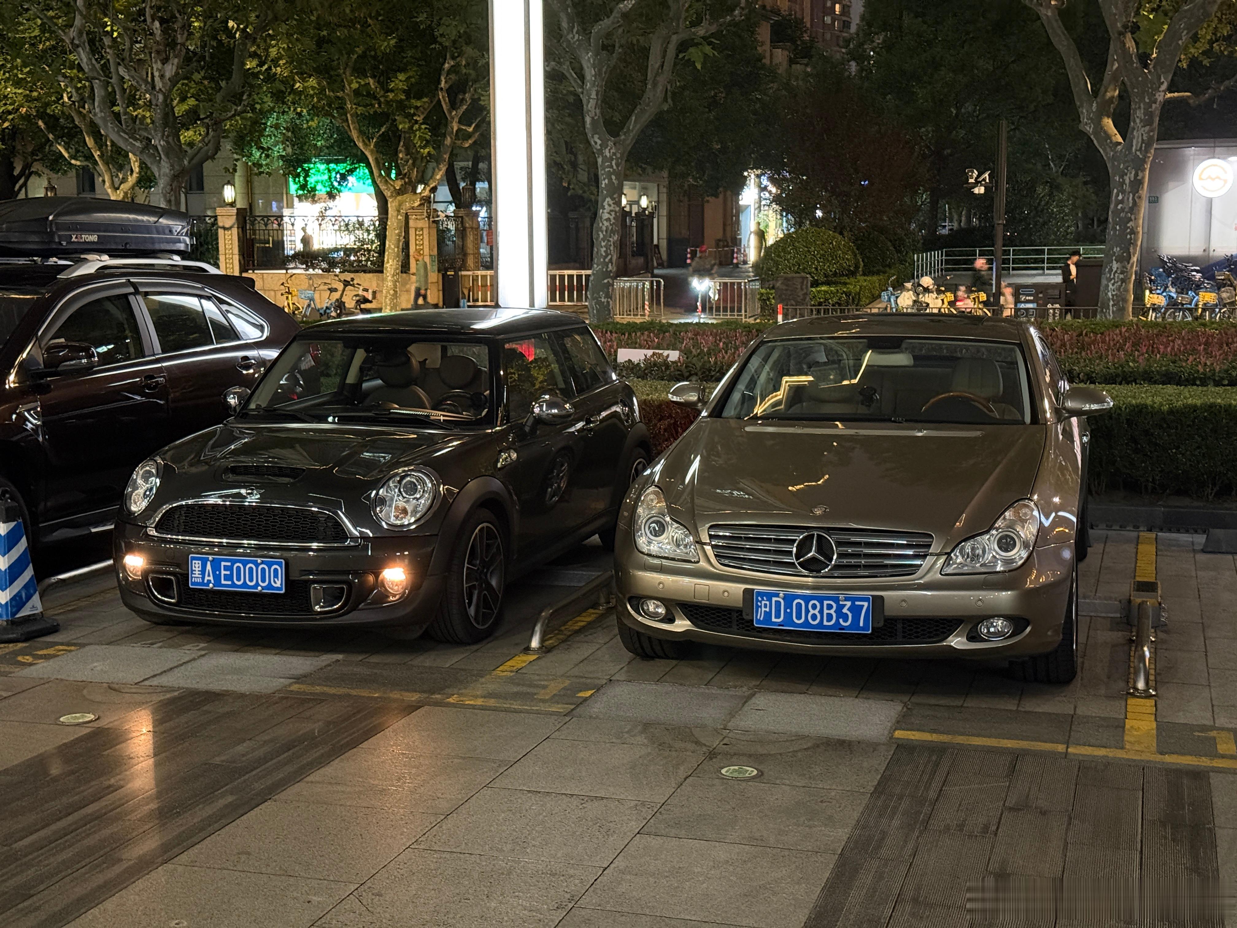 品鉴了的极品R56S果然在城市里，开上MINI的我就是无敌的 ​​​