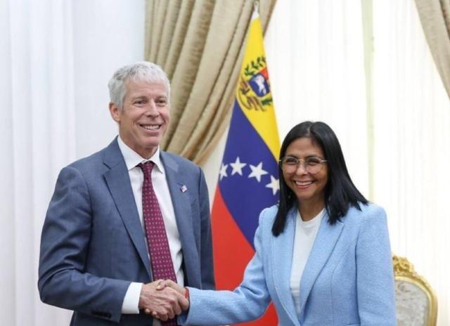 这才是一箭双雕，委内瑞拉代总统罗德里格斯，以叛国罪、间谍罪、泄露国家机密，以及失