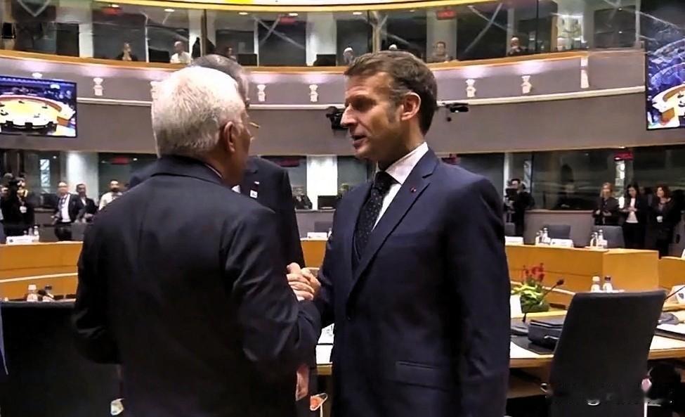 据法新社报道，法国总统马克龙表示，欧洲恢复与俄罗斯总统普京的对话将是有益和必要的