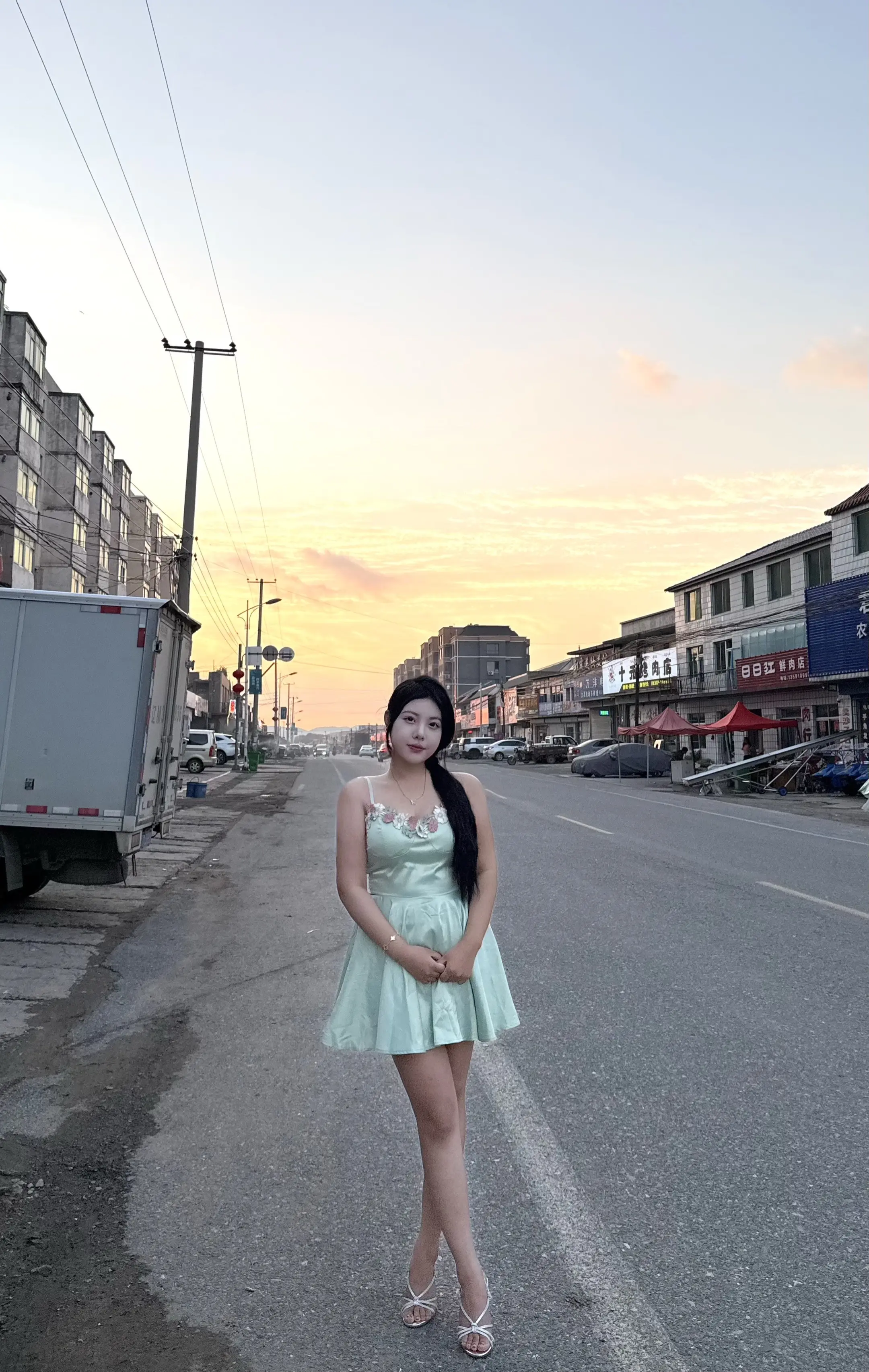 眼看你 看着我 看得那么暧昧.