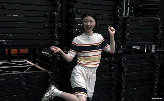 单依纯又开演唱会了 这次工作室学聪明了 官宣今晚的厦门场时发布的是一组小清新的照