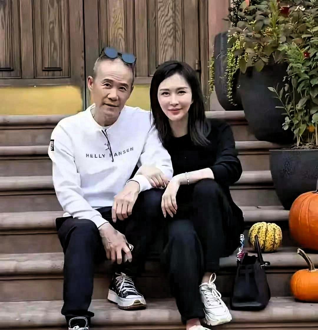 田朴珺可能到最后都没想明白，王石只是老了，不是傻了。田朴珺一直希望借助外力打造独