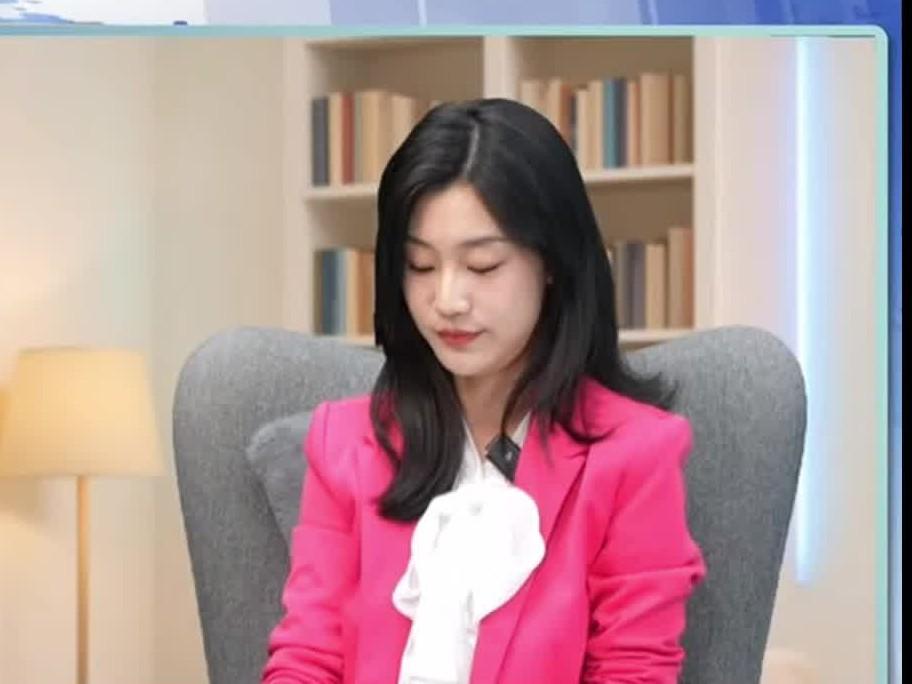 新西兰有两大华人中文频道:
其中BNE TV（新西兰中文国际频道）主打政论节目，
