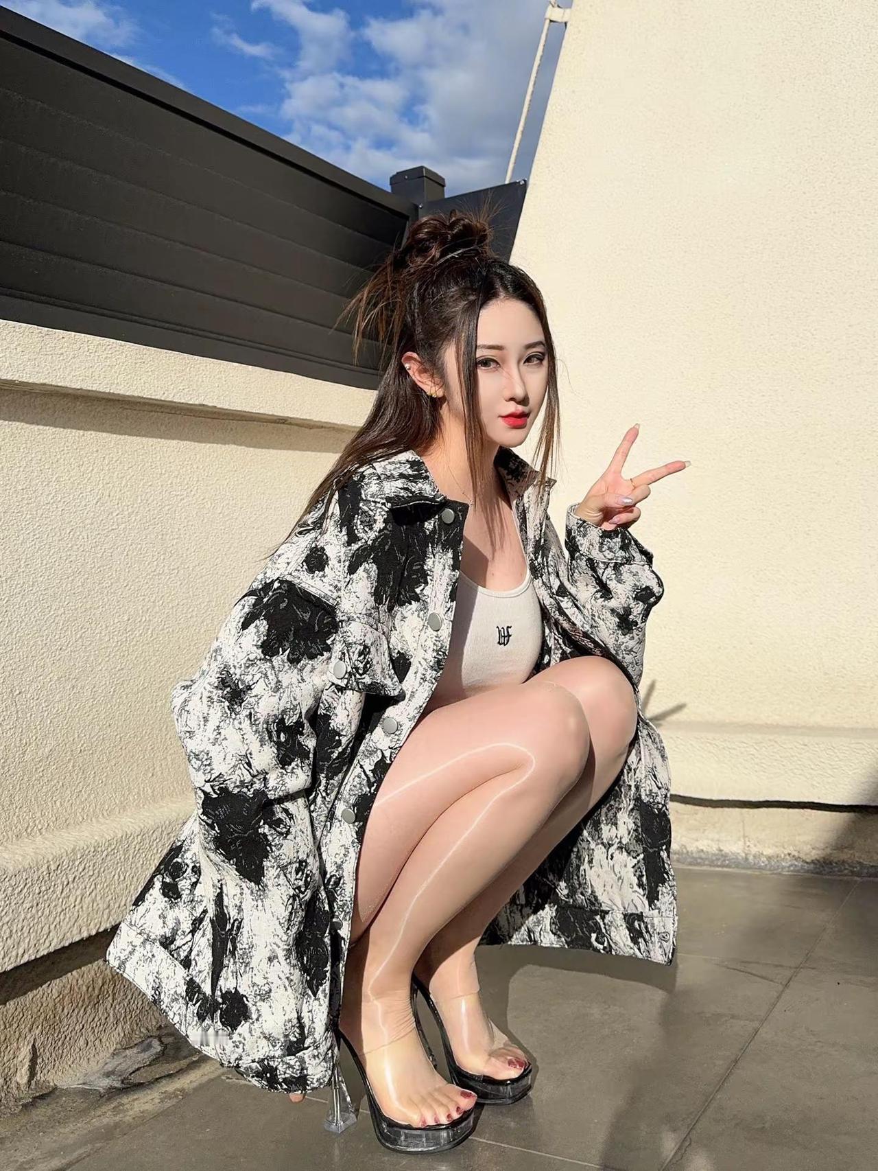 日子过得好快 才感盛夏 忽而立秋。感觉至上 稣可丝袜 真实身材穿搭