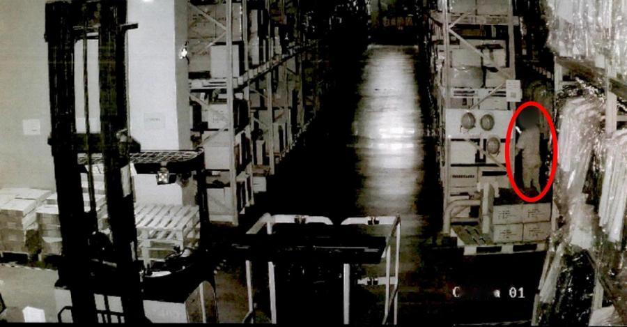 仓库管理员裤兜“顺”钢笔，竟然偷了30万余元！离职了还在偷……

仓库管理员裤兜