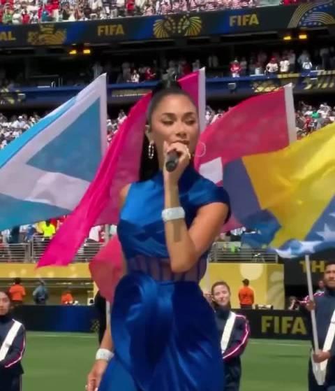 Nicole Scherzinger身穿定制款的Gaurav Gupta 202