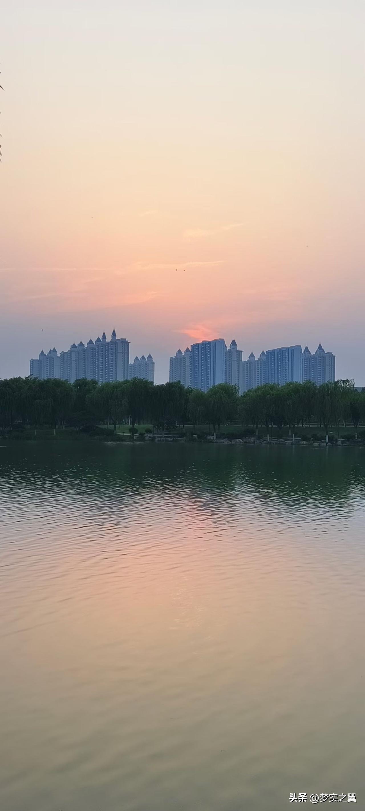【小对联】
上：……？
下：盈亏。