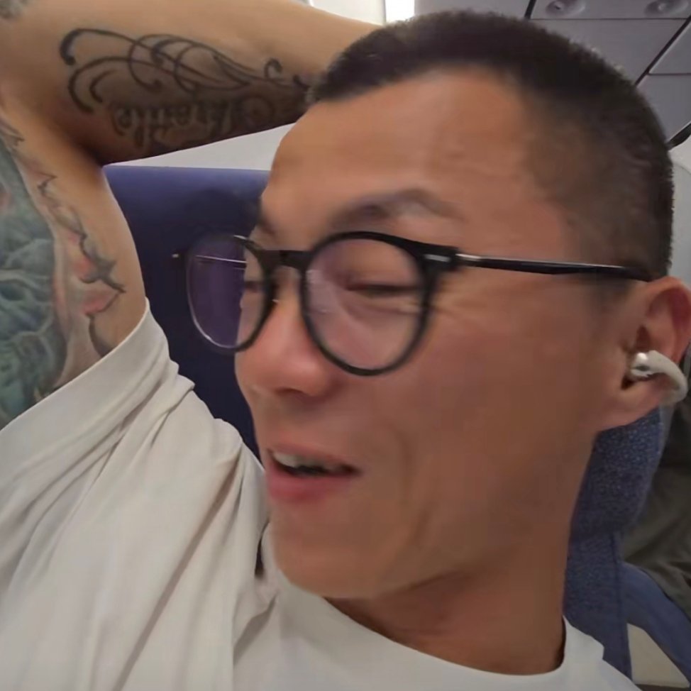陈震的耳机是买的还是收的？[挖鼻][挖鼻][挖鼻] ​​​