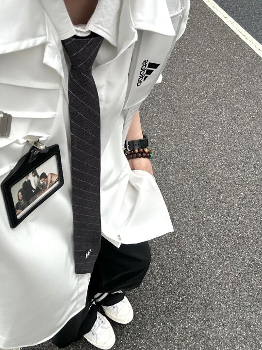 高校白衬衫少年🎧…这身好帅啊