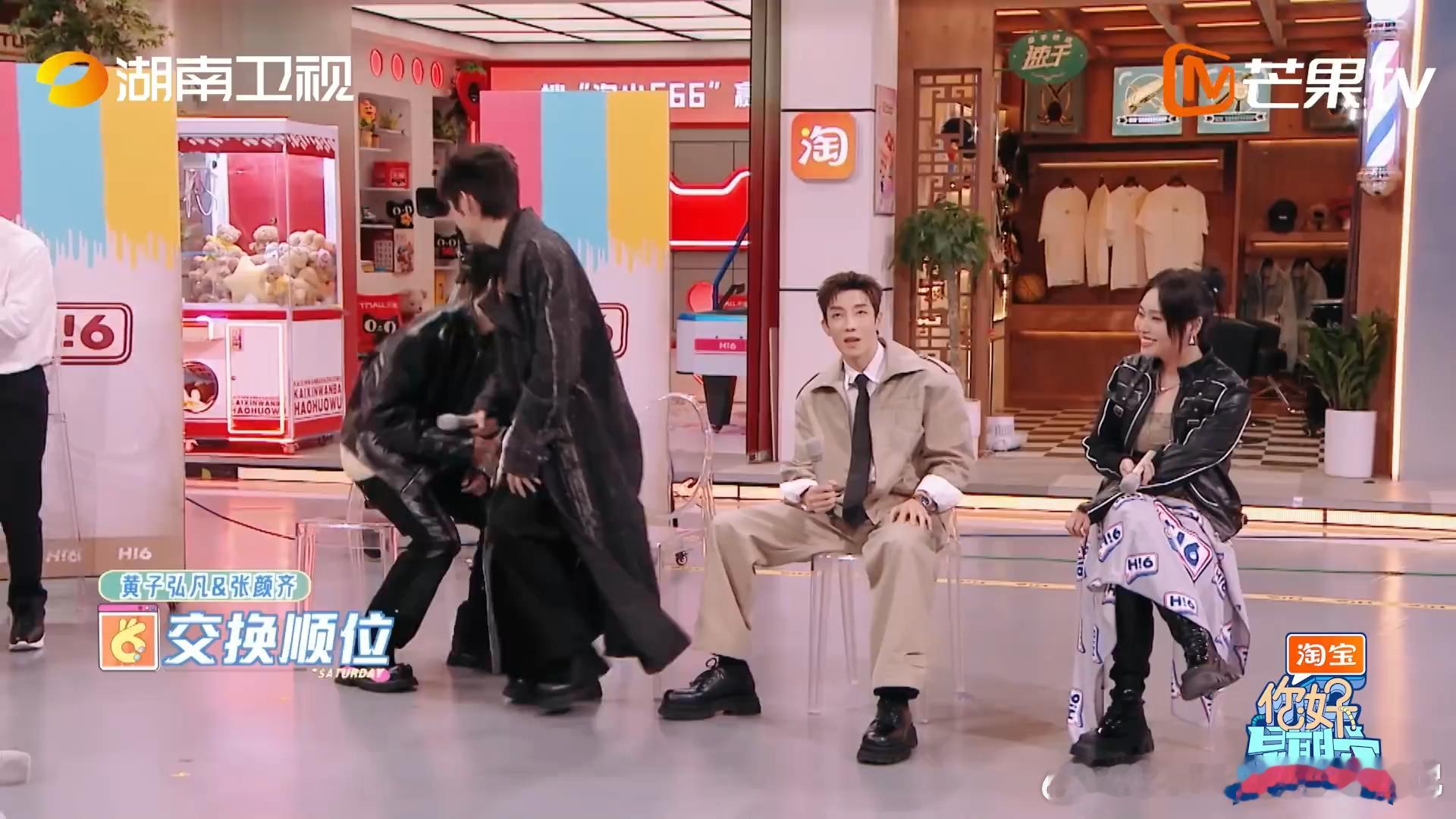 杨迪贴脸开大金世佳 杨迪一开口节目效果直接拉满，开始画画时金世佳一直藏着不给杨度