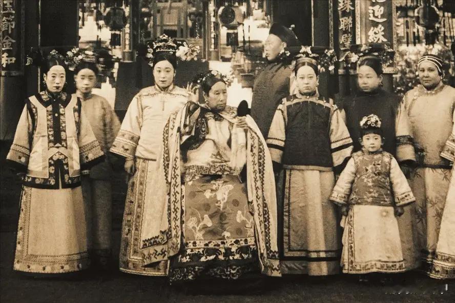 后宫佳丽三千，为何十有八九活不过40岁？

古代能进皇宫当妃嫔的女人，几乎都是全