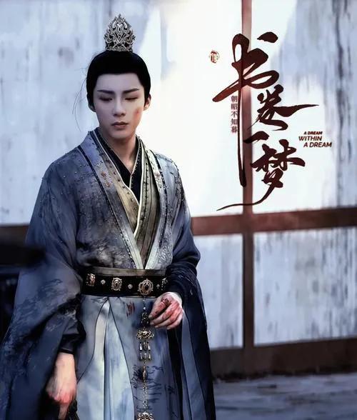 别人说我读书癫，蹲马桶能对着《百年孤独》傻笑半小时，地铁里举着《月亮与六便士》挤