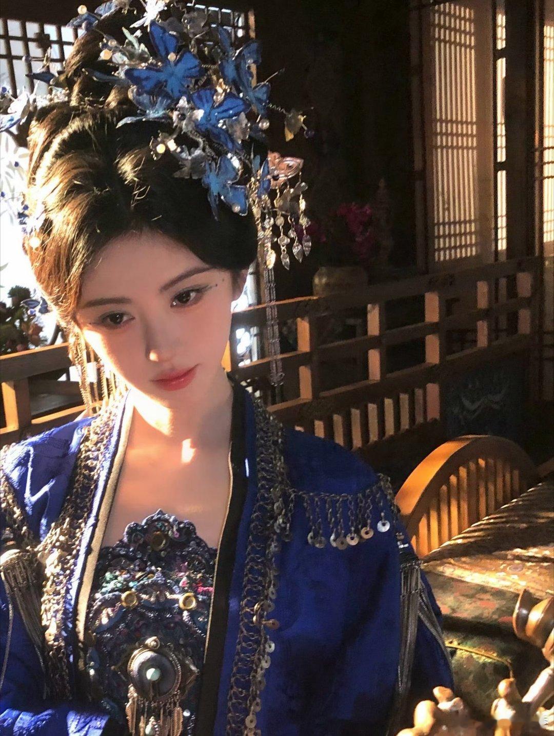 jjy鞠婧祎万花世界 jjy鞠婧祎苏绿夏“夏季风景如画，画中的你风度翩翩”𝒮?