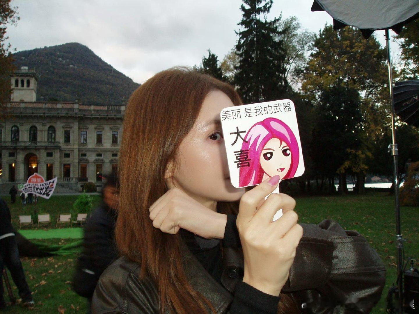 金晨美丽是我的武器 金晨大美女对自己认知太清晰了！没错！美丽就是你迷人的武器～这