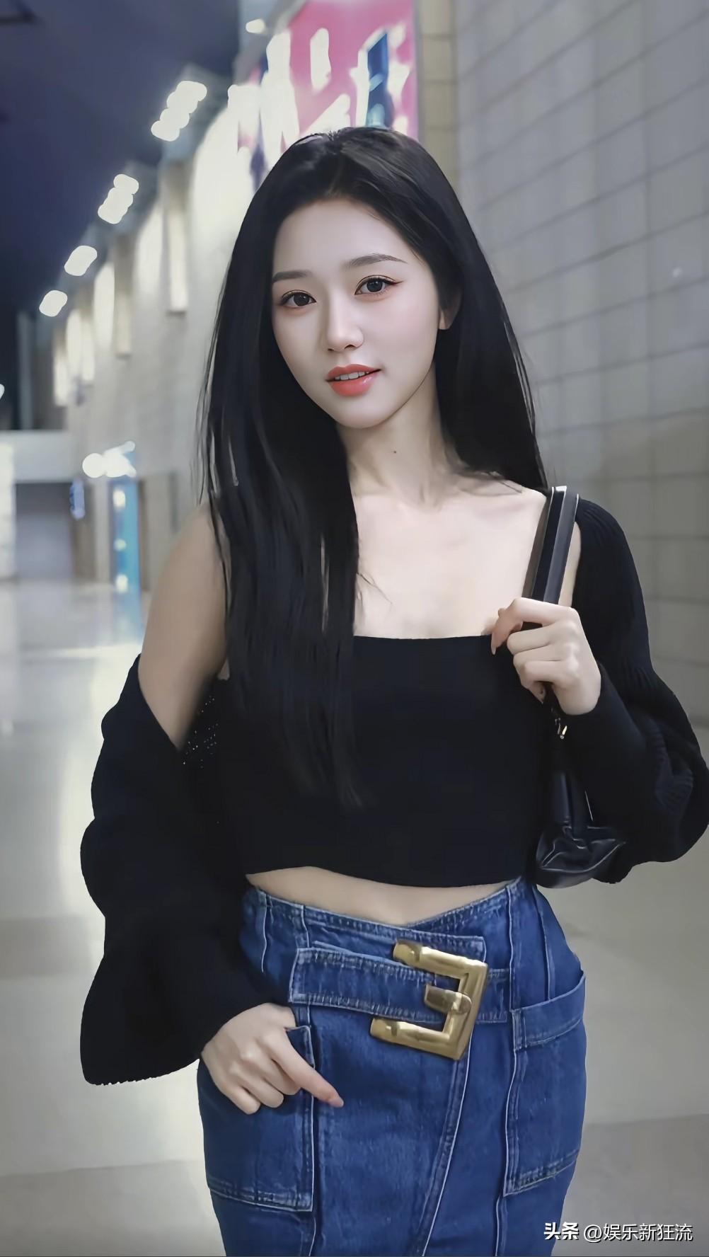 短剧女神岳雨婷这次又火到巴黎了，巴黎时装周，迎来岳雨婷打卡，不愧是短剧头号王牌，