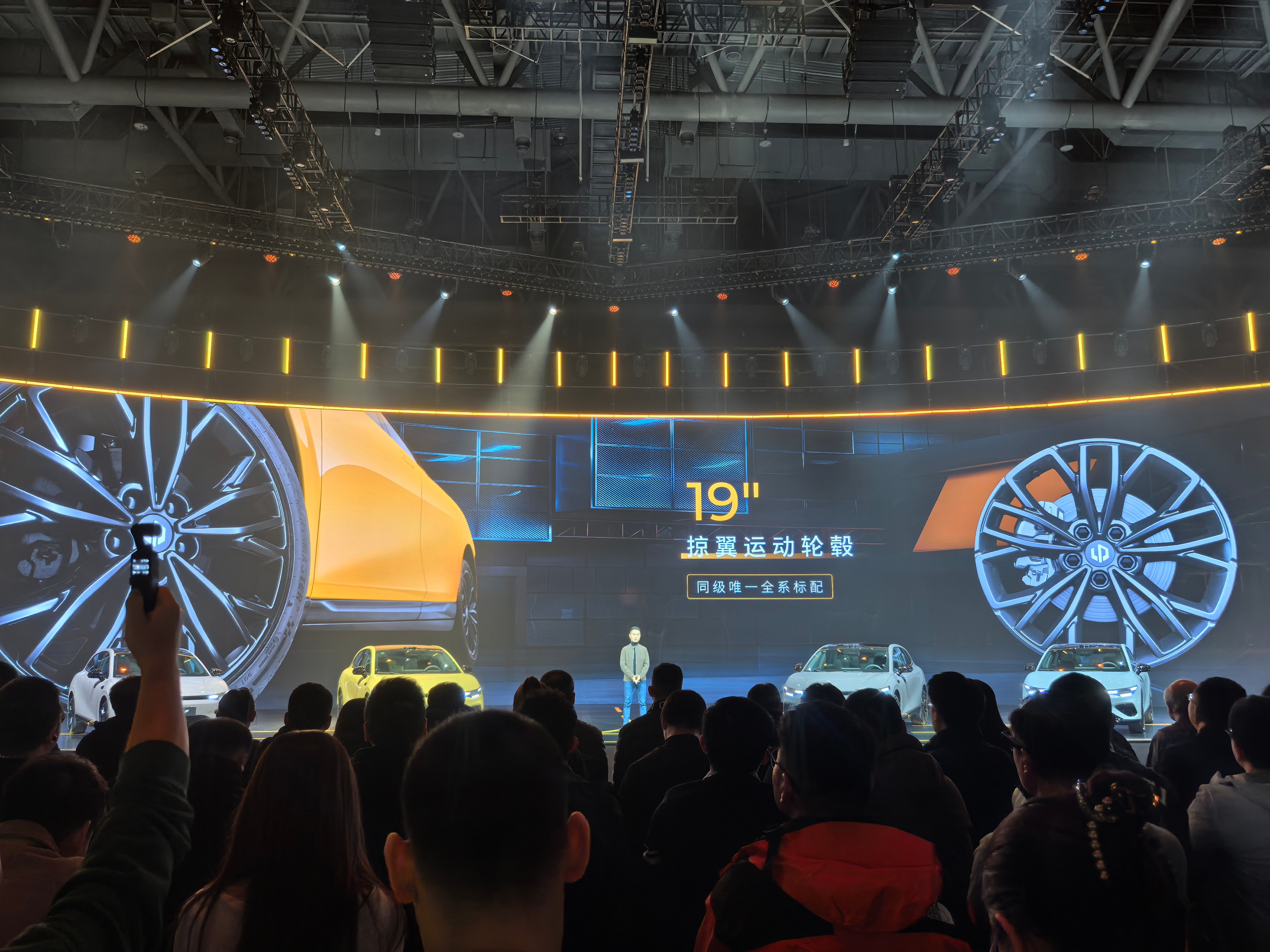 年轻人首选Lafa5限时9.28万起零跑Lafa5在设计上走年轻化路线，兼顾家庭