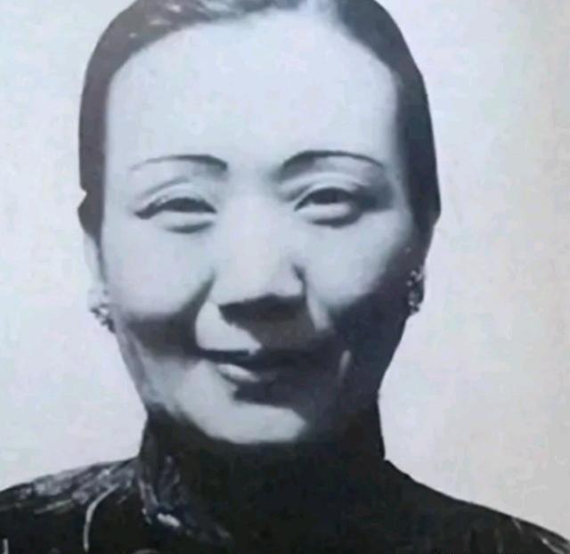 1879年，浙江巡抚谭钟麟醉酒后将府上丫鬟李氏抱回房，事后却像什么都没发生一样，