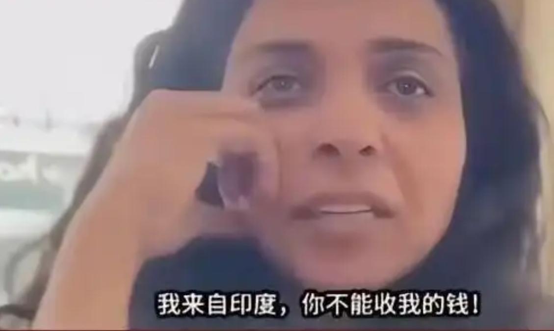 当 50℃的高温席卷南亚，上海的清凉空调成了印度游客的避暑天堂。这本该是中外文化