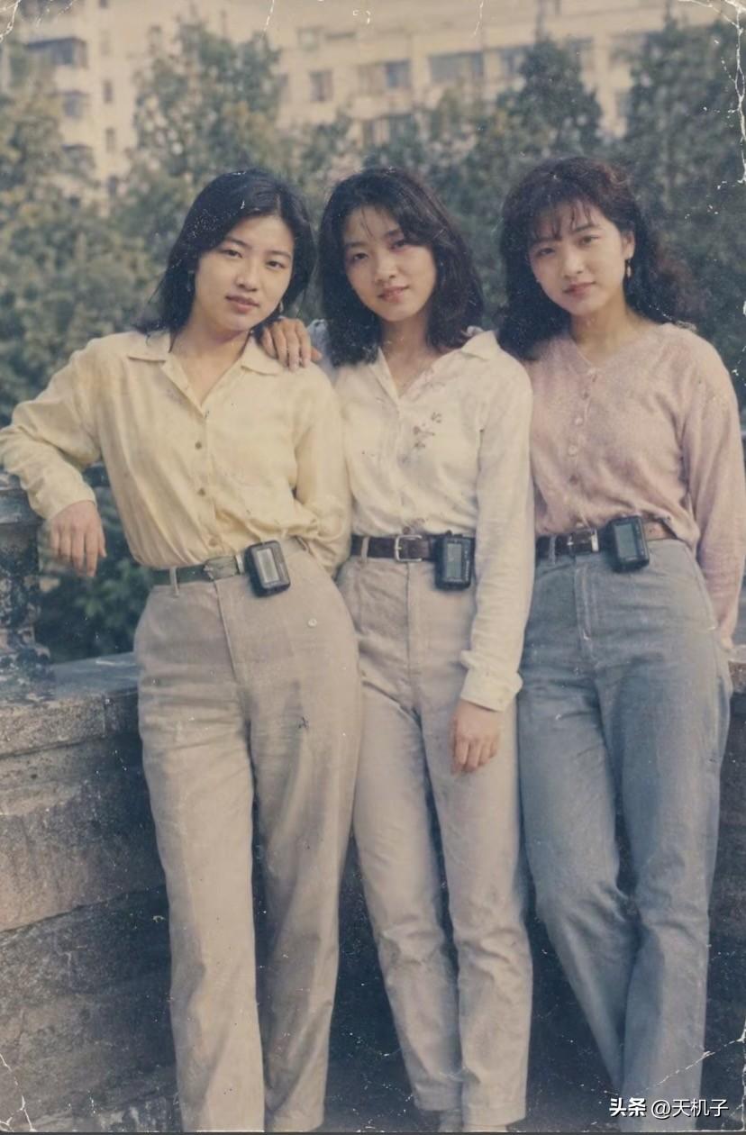 90年代能买得起BB机的人，现在应该过得很好吧。