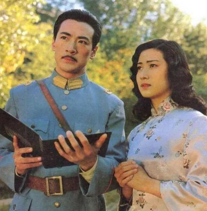 寇振海除了饰演“陆振华”（图3），年轻时的时候也演过张学良，
见图1,和图2。
