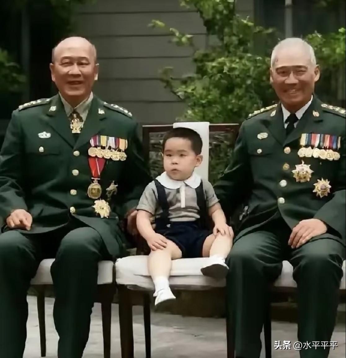 两位国军上将，有同一个宝贝
白崇禧，桂系。顾祝同，嫡系。蒋桂战争时甚至真刀真枪你