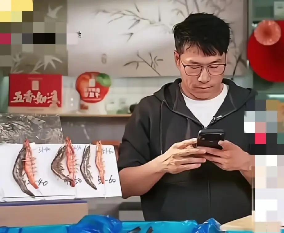 除了明明和天权，还有一位主播也传出了离职消息，网友也猜出了原因。

最近，网上传